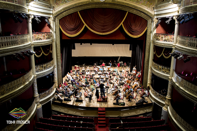 Orquestra Sinfônica do Recife no Teatro Santa Isabel. /Foto: Teresa Quesado
