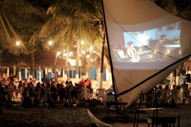 Cine Jangada na beira do mar